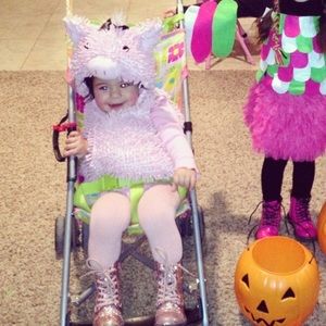 Baby 6-9 months pig costume.